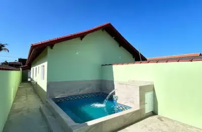 Casa geminada lado pista com piscina para venda em mongaguá!!