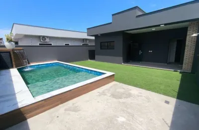 Casa isolada com piscina e churrasqueira 900mts do mar em itanhaém!!