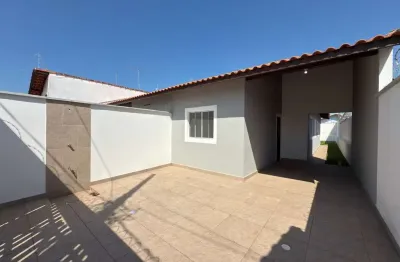 Casa geminada lado praia apenas 800mts do mar com espaço para piscina!!