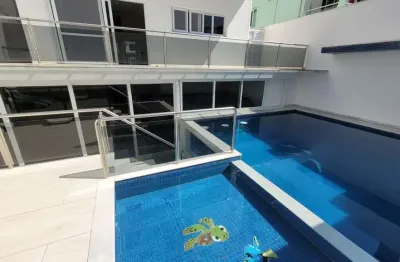 Casa de condomínio alto padrão com 04 suítes no centro de itanhaém!!