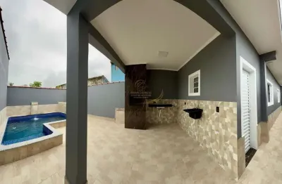 Casa geminada lado pista 600m do mar com terreno grande, 03 dorm, piscina, para venda em mongaguá!