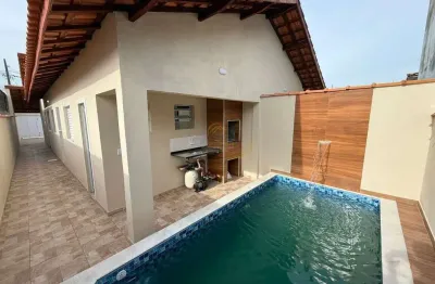 Casa geminada com piscina e churrasqueira em bairro residencial em itanhaém!!
