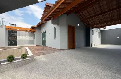 Casa nova com piscina e churrasqueira 1200m do mar para venda na cidade de peruíbe!!