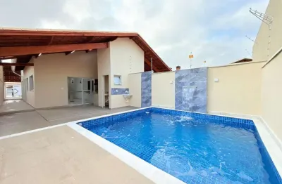 Linda casa lado praia 1300m do mar com piscina e churrasqueira em itanhaém!