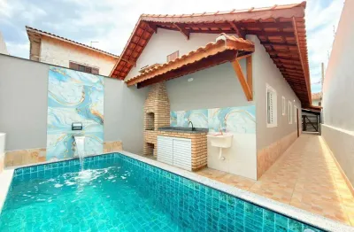 Casa geminada lado praia 300mts do mar com piscina e churrasqueira em mongaguá!!