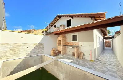 Casa geminada lado praia 1600m do mar com piscina e churrasqueira para venda em itanhaém!