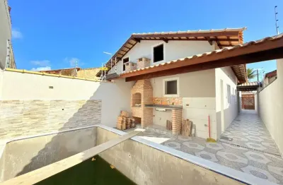Casa geminada lado praia 1600m do mar com piscina e churrasqueira para venda em itanhaém!