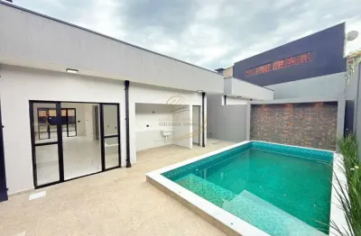 Casa com piscina grande apenas 450 metros do mar para venda em itanhaém!