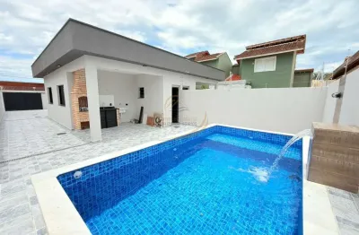 Casa com piscina e churrasqueira lado praia para venda em itanhaém!