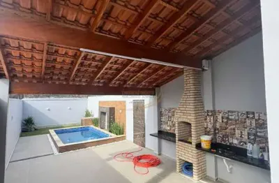 Casa com 03 dorm, piscina e churrasqueira 700 metros do mar em mongaguá!