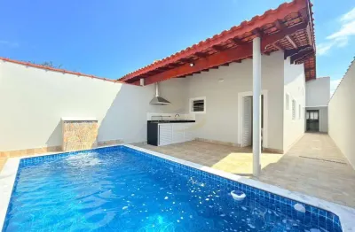 Casa lado praia em mongaguá, 144 metros do mar, com piscina, 03 dorm, 124mts de área construída para venda!!