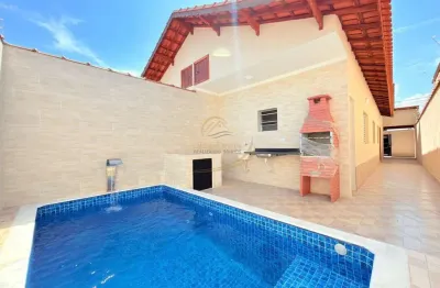 Casa lado praia 300 metros do mar, com piscina e churrasqueira em mongaguá!