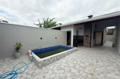 Casa com piscina em bairro residencial para venda em itanhaém!