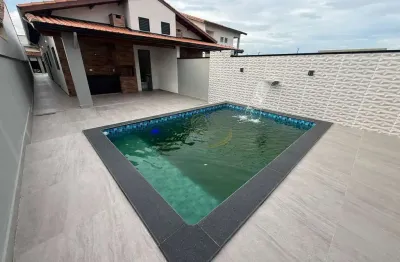 Casa lado praia com terreno grande, 03 dorm, piscina e churrasqueira em itanhaém!!