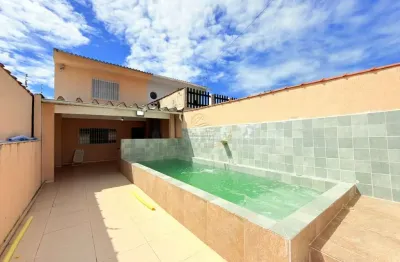 Sobrado lado praia 1000 metros do mar, com piscina em alvenária para venda em itanhaém!