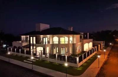 Casa com 4 quartos à venda na zona norte, capão da canoa , 1070 m2 por r$ 10.000.000