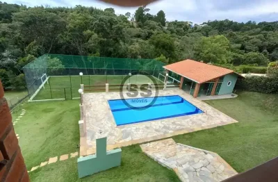 Linda chácara em condomínio porta do sol, 6 dormitórios sendo 2 suítes.