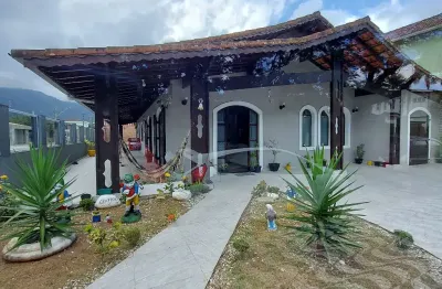 Linda casa 4 dormitórios no melhor bairro da praia grande.