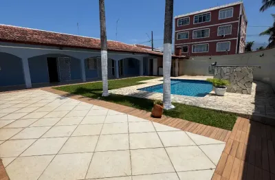 Linda casa isolada com piscina, próximo à praia na vila caiçara, praia grande-sp