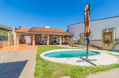 Casa com 4 quartos à venda na rua oiampi, 364, guarujá, porto alegre, 374 m2 por r$ 890.000
