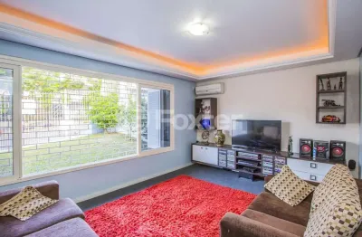 Casa com 4 quartos à venda na rua professor clemente pinto, 159, medianeira, porto alegre, 248 m2 por r$ 930.000