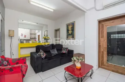 Casa com 3 quartos à venda na rua conselheiro travassos, 533, floresta, porto alegre, 70 m2 por r$ 585.000