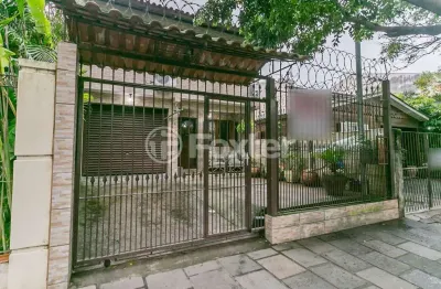 Casa com 3 quartos à venda na rua doutor dias da cruz, 246, medianeira, porto alegre, 300 m2 por r$ 912.000