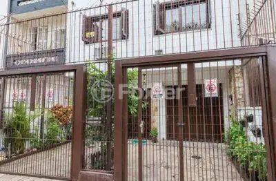Casa com 4 quartos à venda na rua giordano bruno, 69, rio branco, porto alegre, 260 m2 por r$ 1.800.000