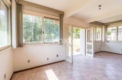 Casa com 4 quartos à venda na avenida joaquim martins da silva, 110, belém novo, porto alegre, 250 m2 por r$ 765.000
