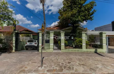Casa com 3 quartos à venda na avenida benno mentz, 884, vila ipiranga, porto alegre, 388 m2 por r$ 1.280.000