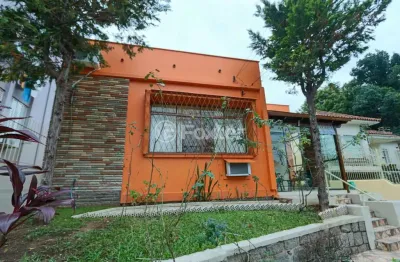 Casa com 3 quartos à venda na rua artigas, 214, petrópolis, porto alegre, 240 m2 por r$ 1.010.000