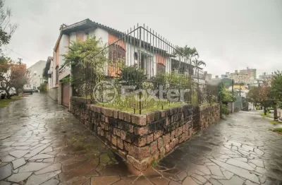 Casa com 3 quartos à venda na rua matias josé bins, 787, três figueiras, porto alegre, 369 m2 por r$ 1.275.000