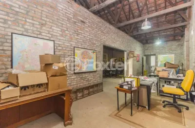 Casa com 2 quartos à venda na avenida cairu, 377/379, navegantes, porto alegre, 210 m2 por r$ 690.000