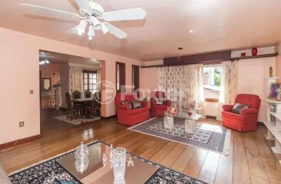 Casa com 2 quartos à venda na rua teixeira de freitas, 911, santo antônio, porto alegre, 345 m2 por r$ 1.035.000