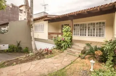 Casa com 4 quartos à venda na rua eurico lara, 496, medianeira, porto alegre, 309 m2 por r$ 950.000