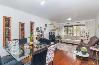 Casa com 4 quartos à venda na rua doutor derly monteiro, 465/455, jardim itu sabará, porto alegre, 269 m2 por r$ 1.162.800