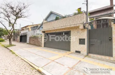 Casa com 3 quartos à venda na rua nunes, 200, medianeira, porto alegre, 235 m2 por r$ 700.000