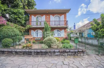 Casa com 3 quartos à venda na rua morretes, 120, santa maria goretti, porto alegre, 204 m2 por r$ 890.000