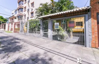 Casa com 3 quartos à venda na rua jaguari, 713, cristal, porto alegre, 308 m2 por r$ 980.000