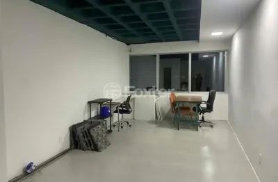 Sala comercial com 1 sala à venda na avenida teixeira mendes, 22, chácara das pedras, porto alegre, 32 m2 por r$ 138.000