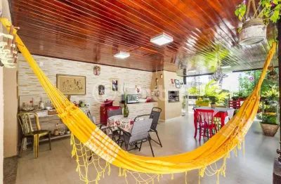 Casa com 3 quartos à venda na travessa miguel pereira, 104, medianeira, porto alegre, 231 m2 por r$ 837.000