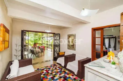 Casa com 3 quartos à venda na travessa miguel pereira, 104, medianeira, porto alegre, 231 m2 por r$ 745.000