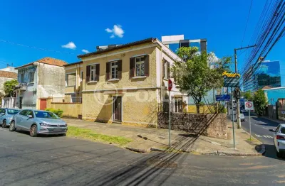 Casa com 8 quartos à venda na rua tiradentes, 142, independência, porto alegre, 305 m2 por r$ 1.500.000