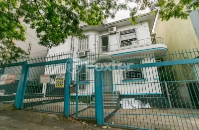 Casa com 3 quartos à venda na rua faria santos, 27, petrópolis, porto alegre, 250 m2 por r$ 1.092.500