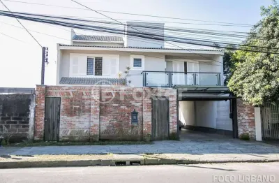 Casa com 6 quartos à venda na rua arapei, 228, cristal, porto alegre, 500 m2 por r$ 1.200.000