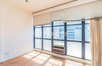 Sala comercial com 1 sala à venda na praça dom feliciano, 78, centro histórico, porto alegre, 35 m2 por r$ 155.000