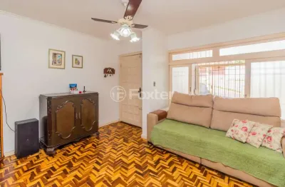 Casa com 3 quartos à venda na rua tijuca, 164, medianeira, porto alegre, 250 m2 por r$ 700.000