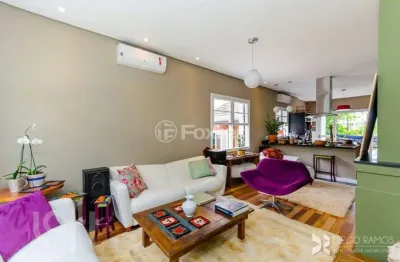 Casa com 3 quartos à venda na Rua dos Guaranis, 164, Espírito Santo, Porto Alegre, 250 m2 por R$ 850.000