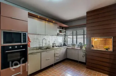 Casa com 2 quartos à venda na rua pedro waine, 176, santa maria goretti, porto alegre, 216 m2 por r$ 680.000