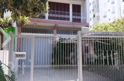 Casa com 3 quartos à venda na rua são francisco, 862, santana, porto alegre, 350 m2 por r$ 850.000